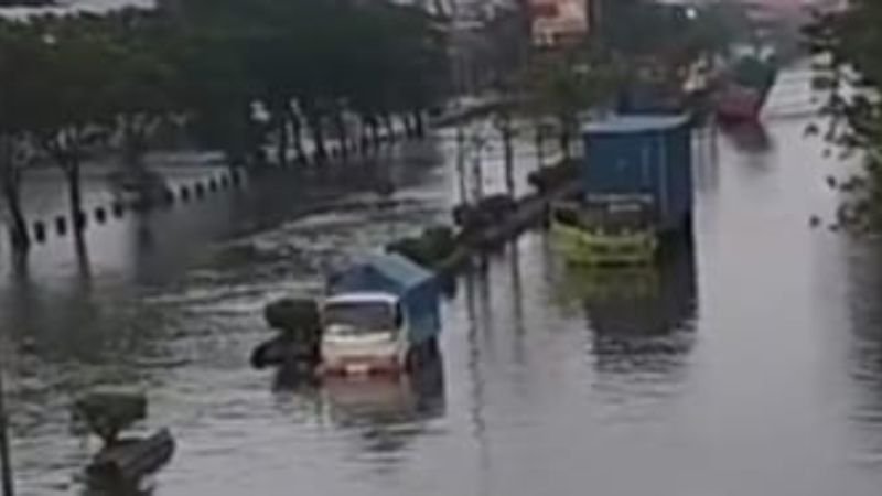 Banjir di Semarang, Jawa Tengah._HOLOPIS