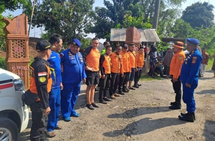 holopis tim sar dan polisi air polres karawang