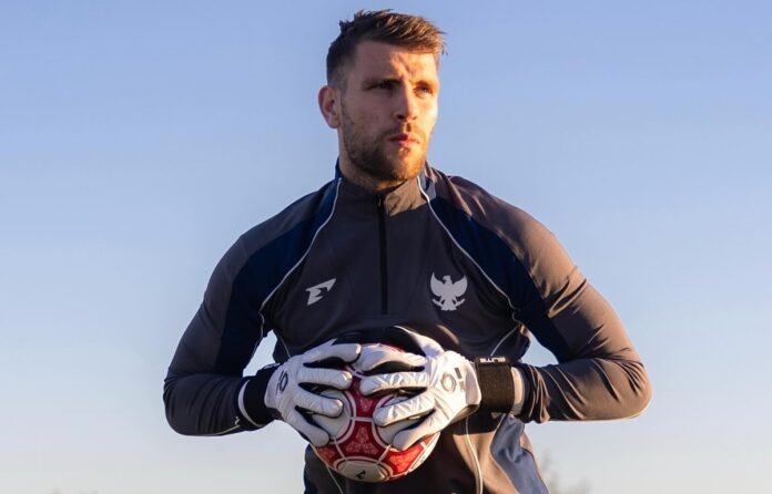 kiper timnas indonesia maarten paes