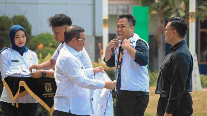 Gubernur DKI Jakarta Pramono Anung bersama Pasukan Putih._HOLOPIS