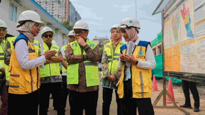 Gubernur DKI Jakarta, Pramono Anung mengecek proyek pembangunan JSDP._HOLOPIS
