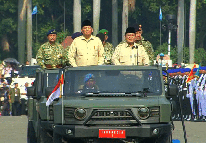 presiden prabowo subianto saat inspeksi pasukan di hut 80 tni presiden prabowo subianto saat inspeksi pasukan di hut 80 tni