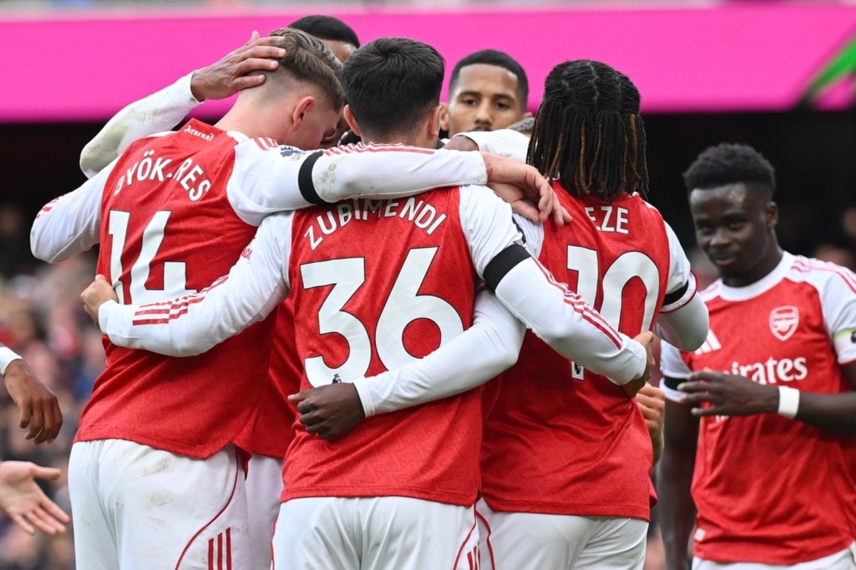 skuad arsenal saat selebrasi gol