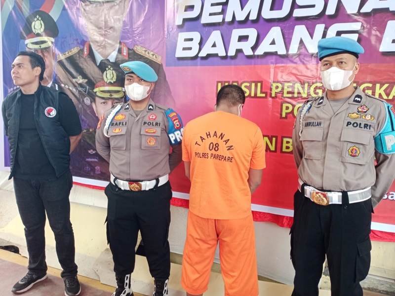 Polda Sulsel Bakar 44 Kg Sabu Senilai Rp 44 Miliar 1 tersangka kurir narkoba