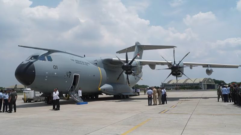 Pesawat A400M tiba di Lanud Halim._HOLOPIS
