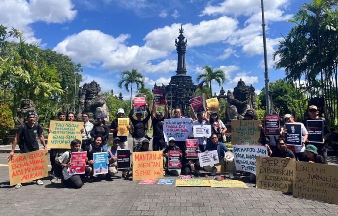 Aksi Solidaritas Jurnalis Tempo di Bali - Holopis