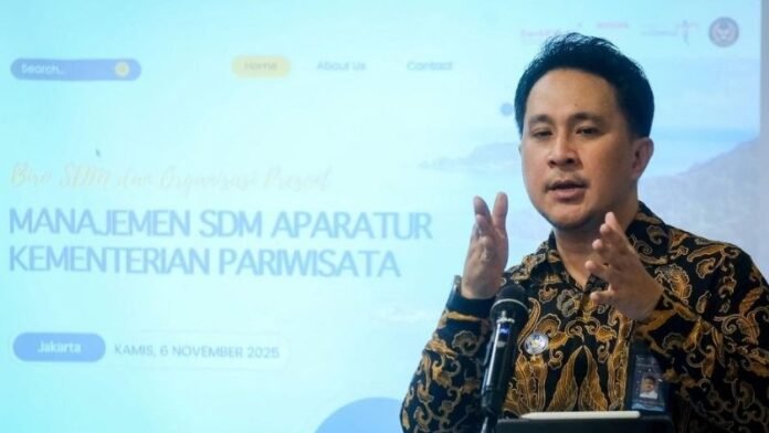 Antonio Wasono Imam Prakoso, Kemenpar - Holopis