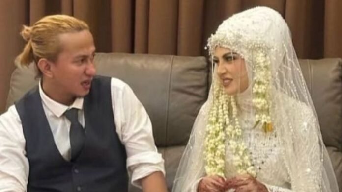 Habib Bahar bin Smith dan model Helwa Bachmid.HOLOPIS