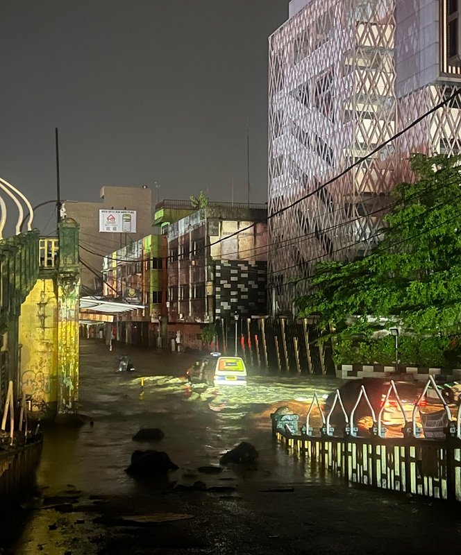 Banjir di Stasiun Medan Holopis.com