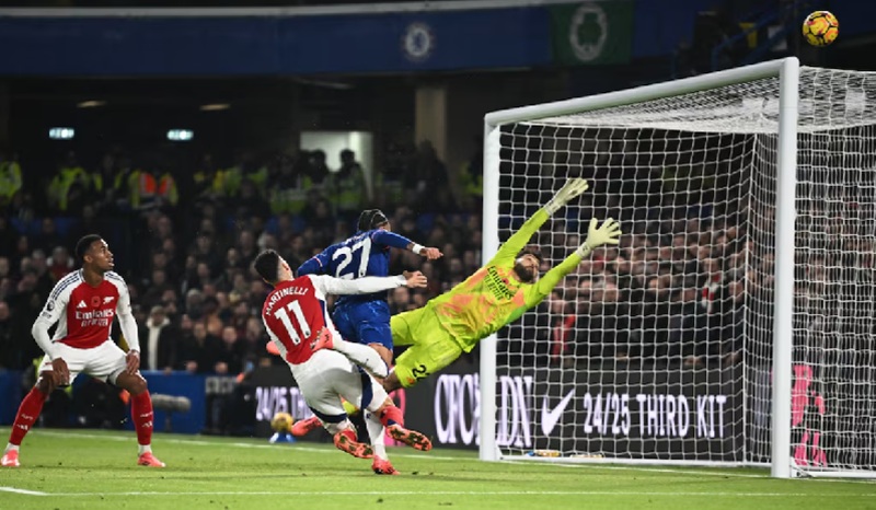 Chelsea vs Arsenal di pertandingan Liga Inggris - Holopis
