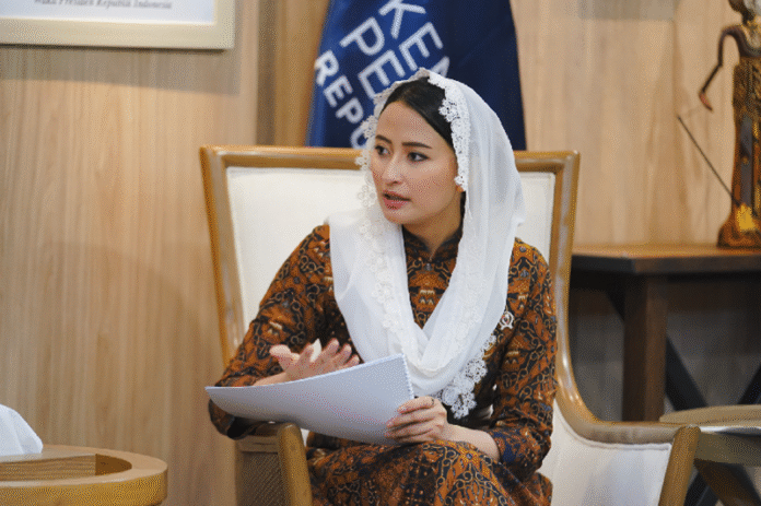 Dyah Roro Esti - Holopis