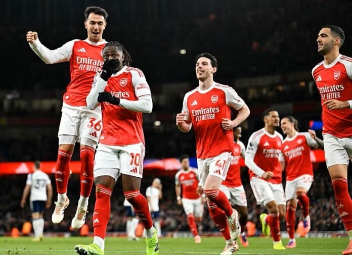 Eberechi Eze selebrasi gol ke gawang Tottenham Hotspur - Holopis