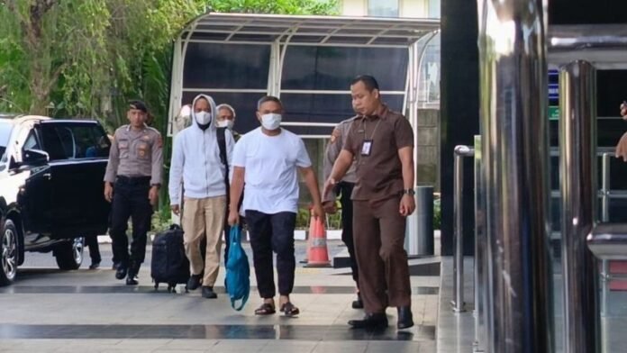 Gubernur Riau Kena OTT KPK - Holopis