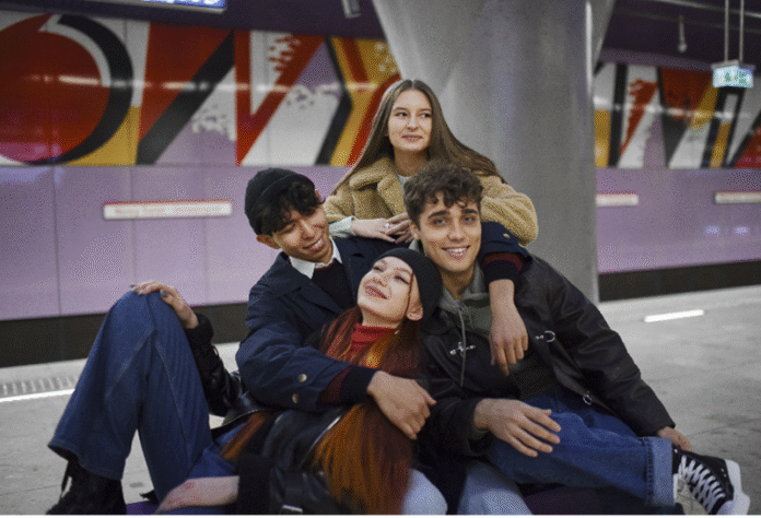 Hubungan Gen Z - Holopis