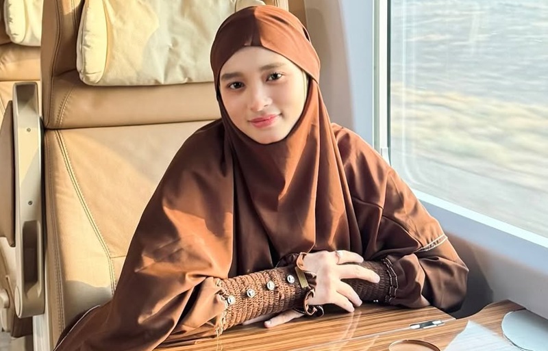 Inara Rusli - Holopis.com