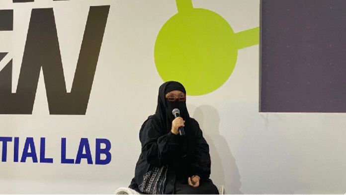 Irna Mutiara berbicara dalam Jakarta Muslim Fashion Week - Holopis