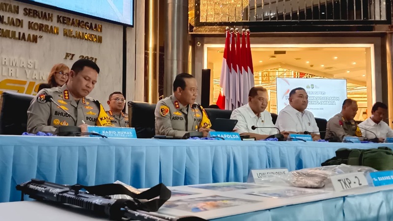 Kapolda Metro Jaya Irjen Pol Asep Edi (Kedua dari Kiri) Holopis