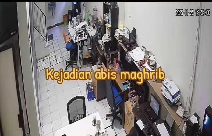Kejadian horor CCTV - Holopis