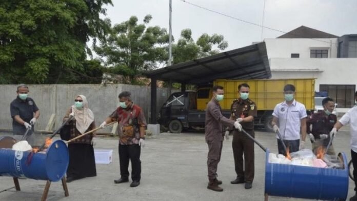 Kejaksaan Negeri Karawang - Holopis