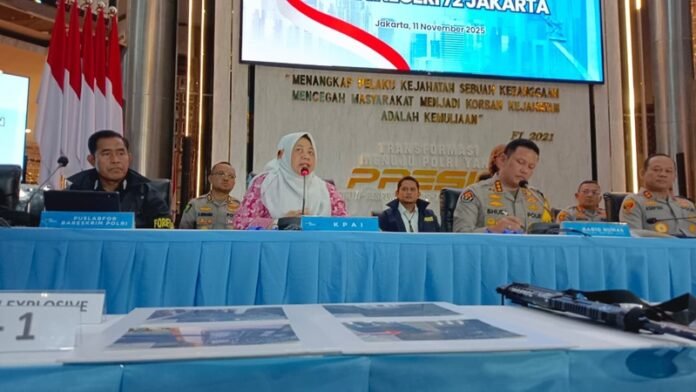 Ketua KPAI Margaret Aliyatul Maimunah (kedua dari kiri) Holopis