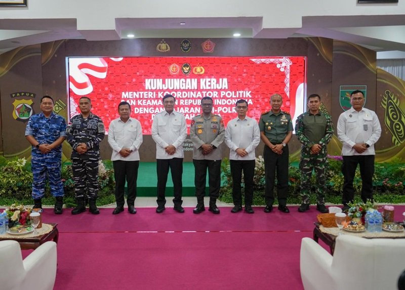 Kunjungan Kerja Menko Polkam di Papua - Holopis