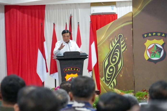 Menko Polkam Djamari Chaniago di Papua - Holopis