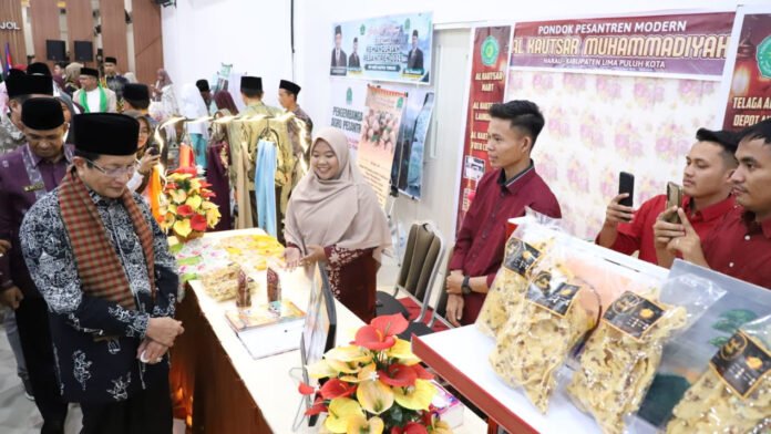 Nasaruddin saat membuka Expo Kemandirian Pesantren bertema Seribu Santri untuk Negeri