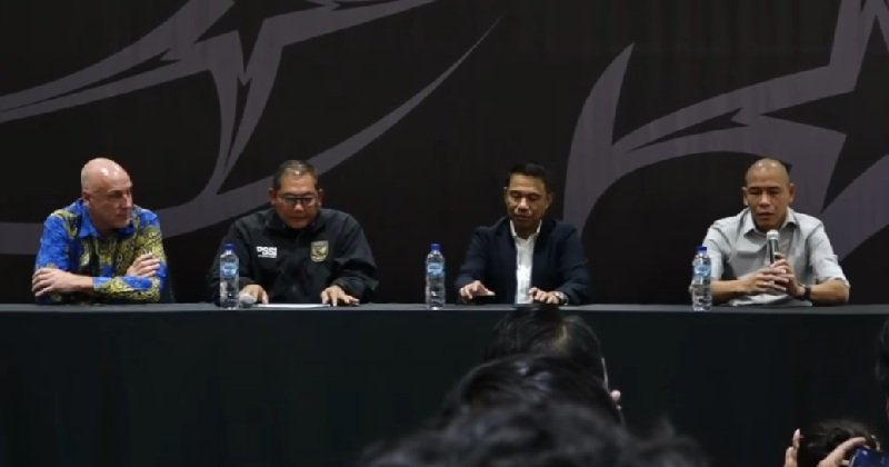 Pelatih Timnas U-20 Indonesia Nova Arianto saat memberikan keterangan soal target Timnas U-20 Indonesia - Holopis