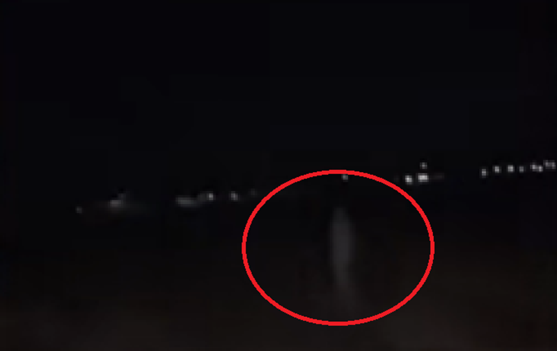Penampakan Pocong di Sawah - Holopis