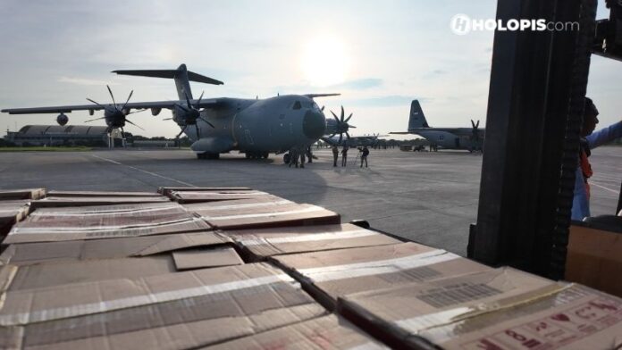 Pesawat TNI Bawa Bantuan ke Sumatera_1 - Holopis
