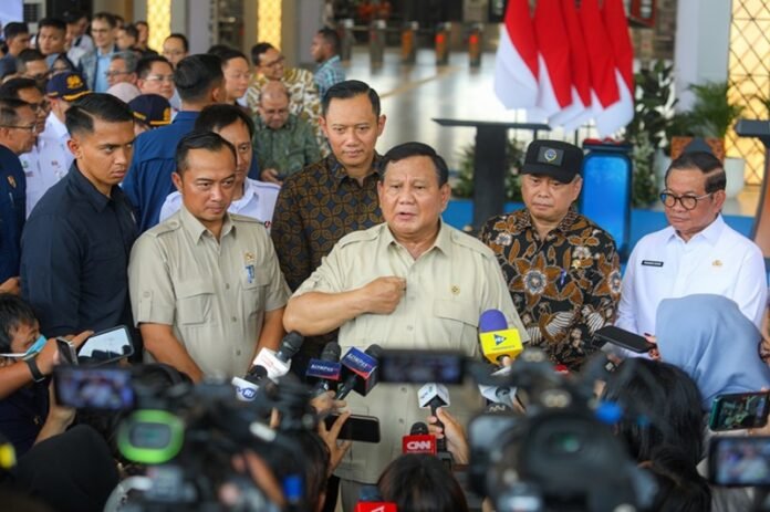 Prabowo di Stasiun Tanah Abang Baru