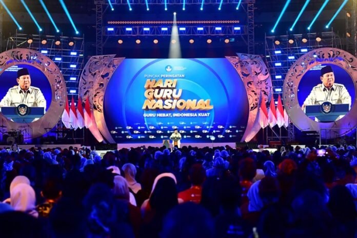 Presiden Prabowo Subianto saat menghadiri Hari Guru Nasional 2025 - Holopis