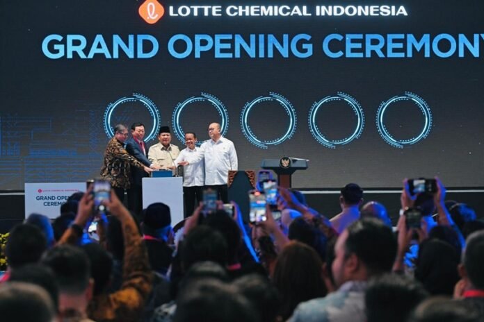 Presiden Prabowo Subianto sah meresmikan pabrik Lotte Chemical Indonesia (LCI) di Kota Cilegon, Banten - Holopis