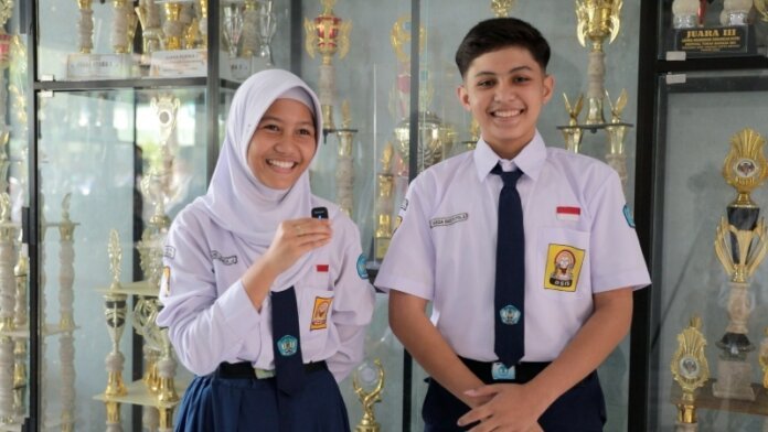 Siswa SMPN 4 Bekasi - Holopis