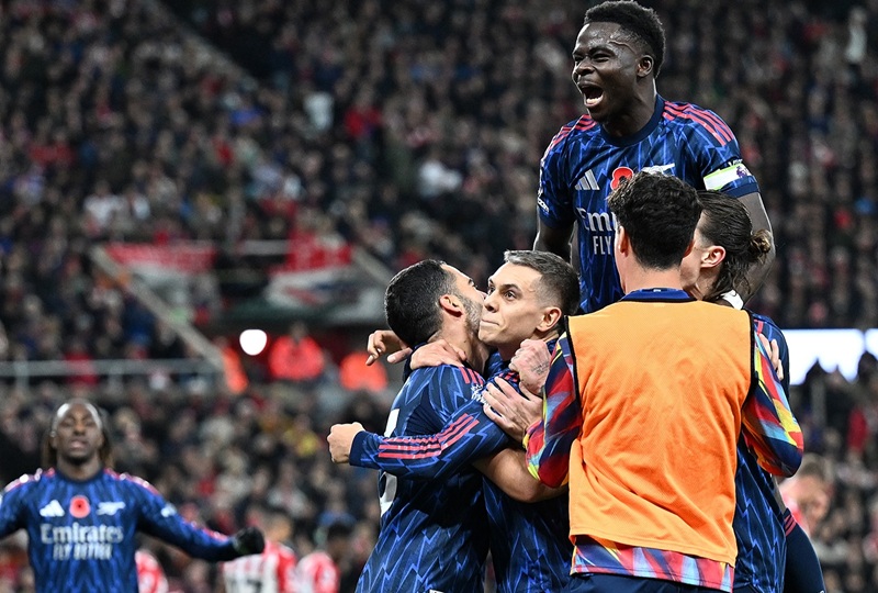 Skuad Arsenal saat selebrasi gol di Liga Inggris - Holopis