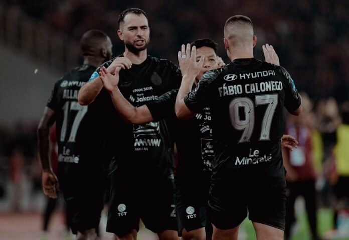 Skuad Persija Jakarta saat selebrasi gol kemenangan atas PSIM di pekan ke-14 Super League atau bertepatan di HUT ke-97 Persija - Holopis