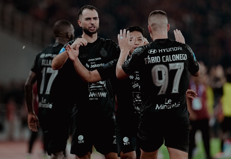 Skuad Persija Jakarta saat selebrasi gol kemenangan atas PSIM di pekan ke-14 Super League atau bertepatan di HUT ke-97 Persija - Holopis
