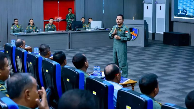 TNI AU Gelar Latihan Perang Udara Terpadu di Lanud Iswahjudi, Semua Unsur Dikerahkan 1 KSAU Marsekal TNI Tonny Harjono dalam Mission Oriented Training (MOT)._Holopis