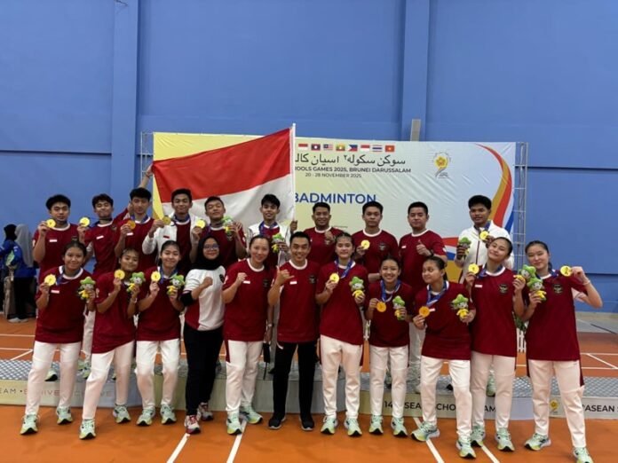 Tim badminton Indonesia di ASEAN School Games 2025 - Holopis