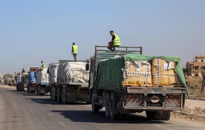 Truk-truk pembawa bantuan di Gaza Holopis.com
