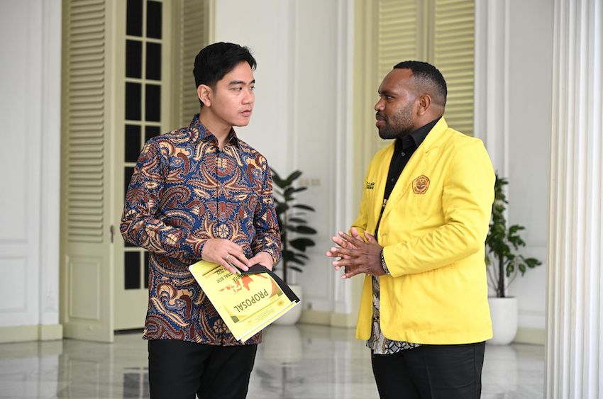 Wapres Gibran Bertemu Mahasiswa Papua - HOLOPIS