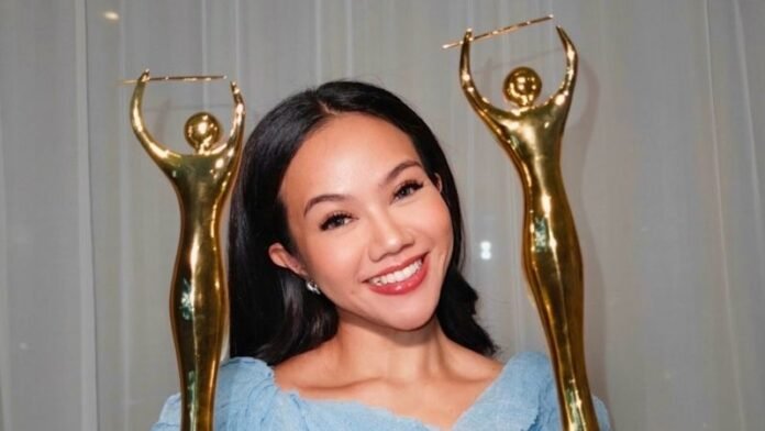 Yura Yunita AMI Awards 2025 - Holopis