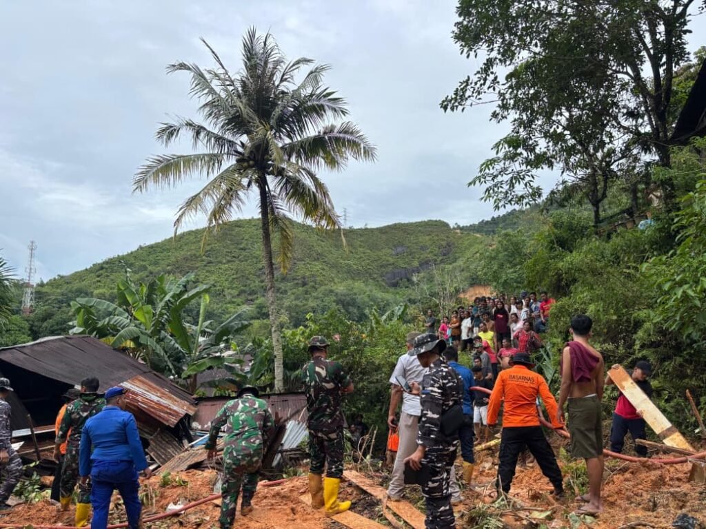 Bencana banjir dan longsor di Sibolga dan Tapanuli Tengah._HOLOPIS