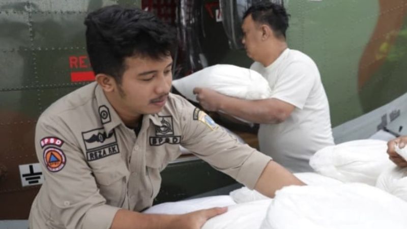 Langit Jakarta Disemai 2,4 Ton Garam, Cara Unik Cegah Banjir Akibat Cuaca Ekstrem 1 Pemprov DKI melalui BPBD melakukan Operasi Modifikasi Cuaca (OMC)._HOLOPIS