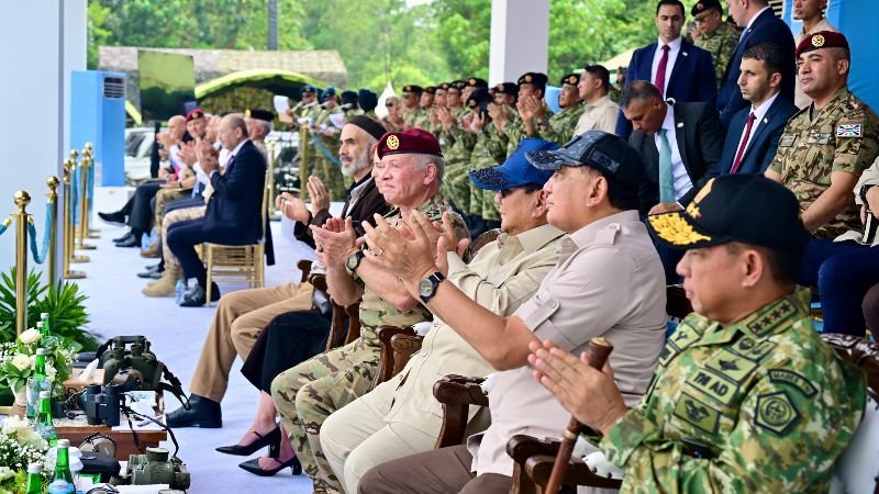 Panglima TNI Jenderal Agus Subiyanto dampingi Presiden RI Prabowo Subyanto dalam menerima kunjungan kehormatan Raja Yordania Abdullah II._HOLOPIS