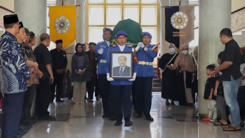 Guru Besar Fakultas Geografi UGM, Prof. Dr. Sukamdi, M.Sc., meninggal dunia._HOLOPIS