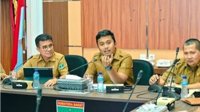 Wakil Gubernur Sumatera Barat Vasko Ruseimy_HOLOPIS.