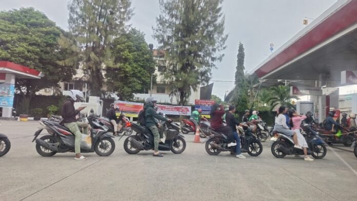 Antrian SPBU