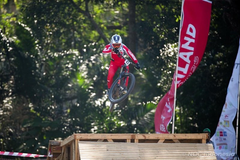 Atlet Balap Sepeda Indonesia, Rendy Varera saat beraksi di SEA Games 2025 - Holopis