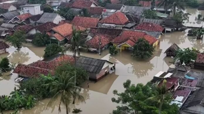 Banjir di Karawang - Holopis